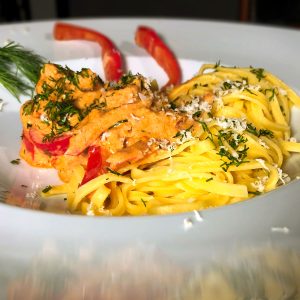 Garnelenpunk: Pasta mit Scampis und Lachsgeschnetzeltem
