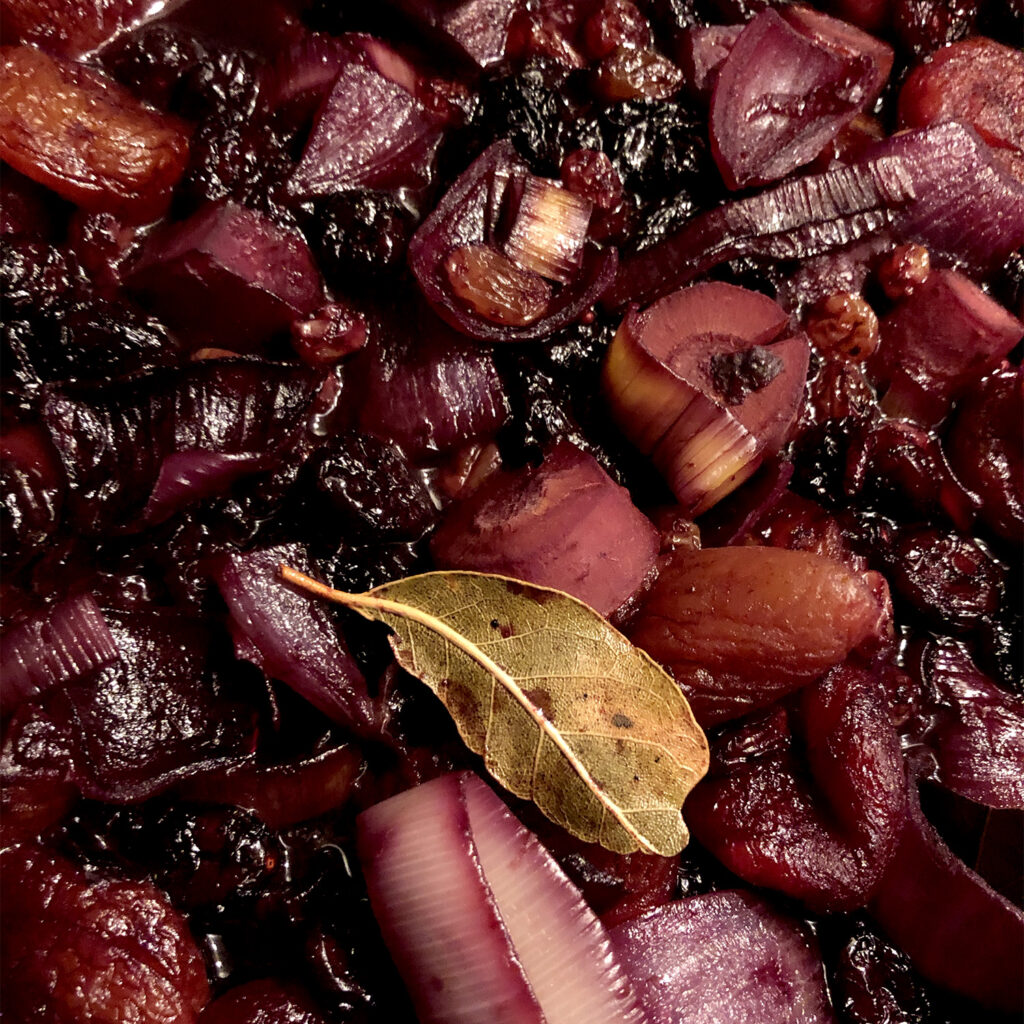 Sauerbraten with baked fruit, red wine and bay leaf| Cook for 2!