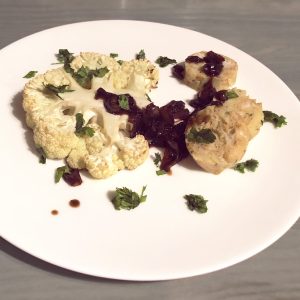 Weihnachtsdinner: Gerösteter Blumenkohl mit Portwein-Schalotten und Serviettenknödel | Koch für 2!