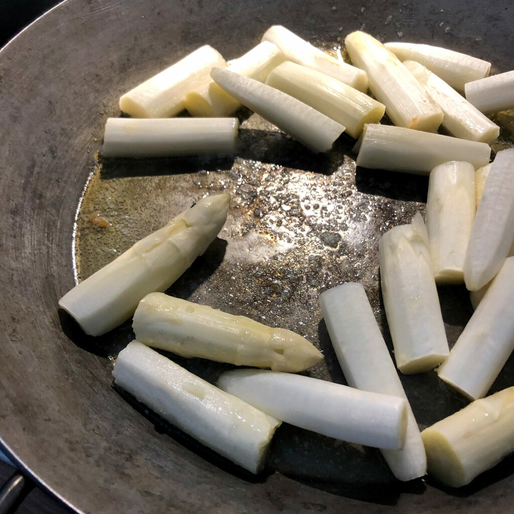 Weißen Spargel in Butter dünsten | Koch für 2!