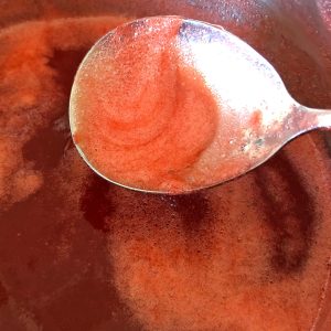 Erdbeermarmelade ohne Kerne: Schaum entfernen | Koch für 2!