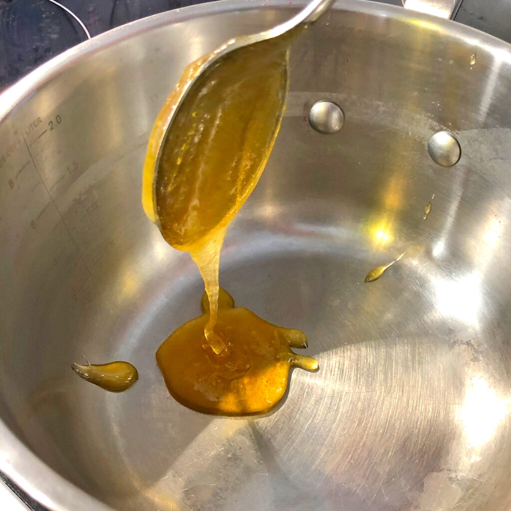 Pflaumen-Portwein-Sauce: Honig karamellisieren| Koch für 2!