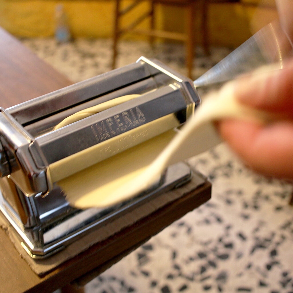 Culurgiones: Teig mit der Pastamaschine herstellen | Koch für 2!