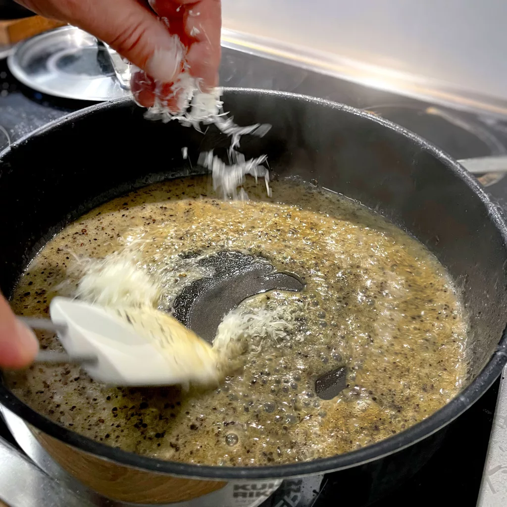Pasta Cacio e pepe: Parmesan hinzufügen | Koch für 2!